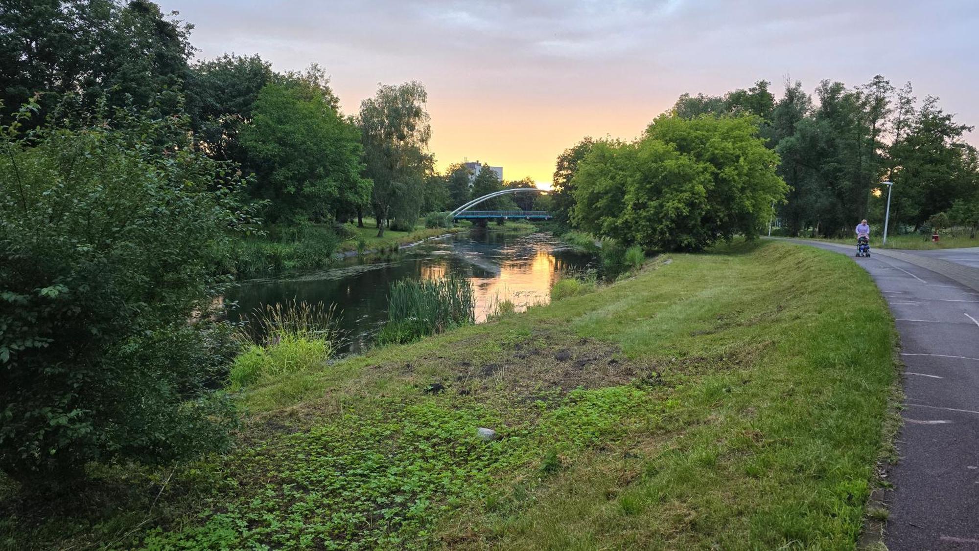 Dom Rodzinny przy Parku: 4-pokojowy z Biurem i Kominkiem Pila Exterior photo